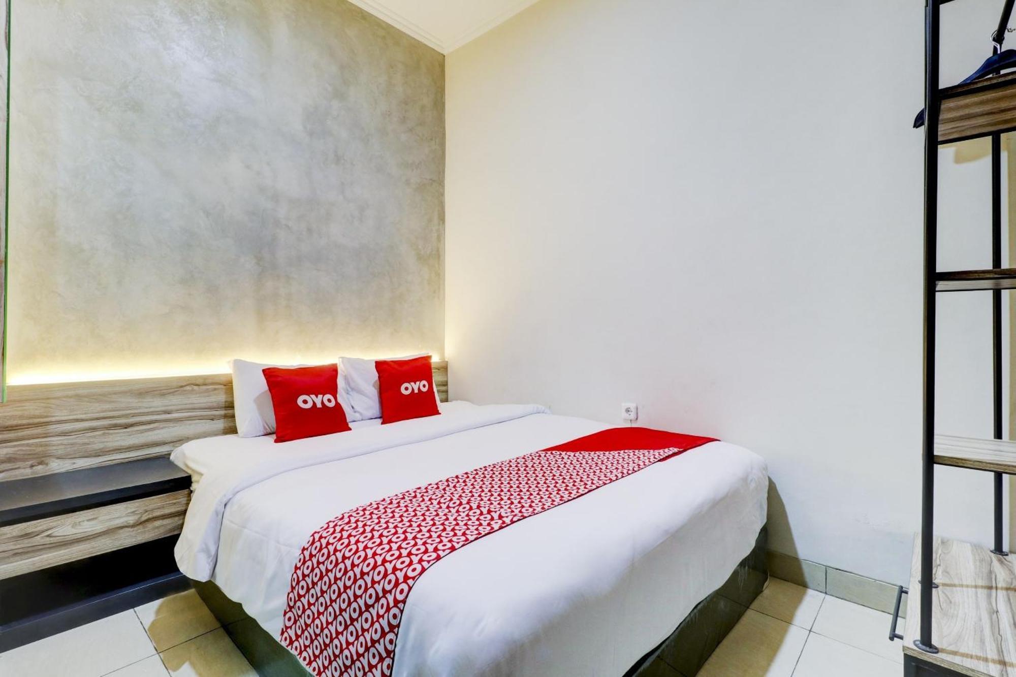 Oyo 90215 Ada Residence Telukjambe Exterior foto